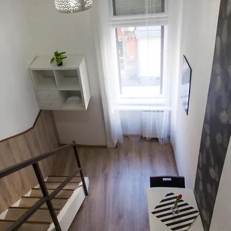 Central Budget Lofts Lägenhet